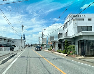 右手に岩本整形外科