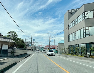 右手に東亜工業