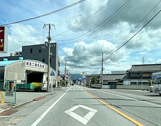 左手に東亜工業